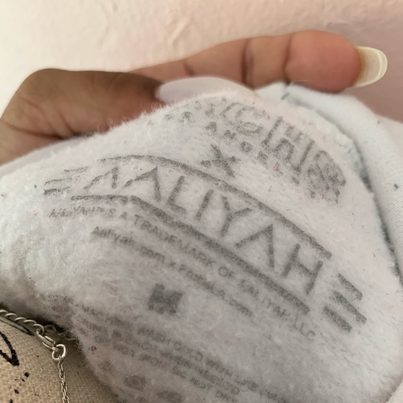 Forever 21 Aaliyah Cropped hoodie😇🤍 - Picture 3 of 3